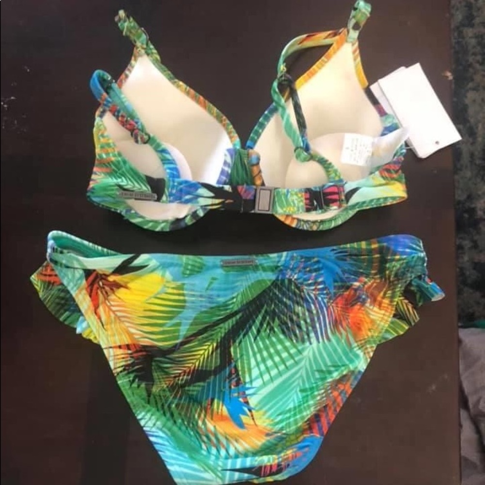 Bikini - Picture 2 of 4